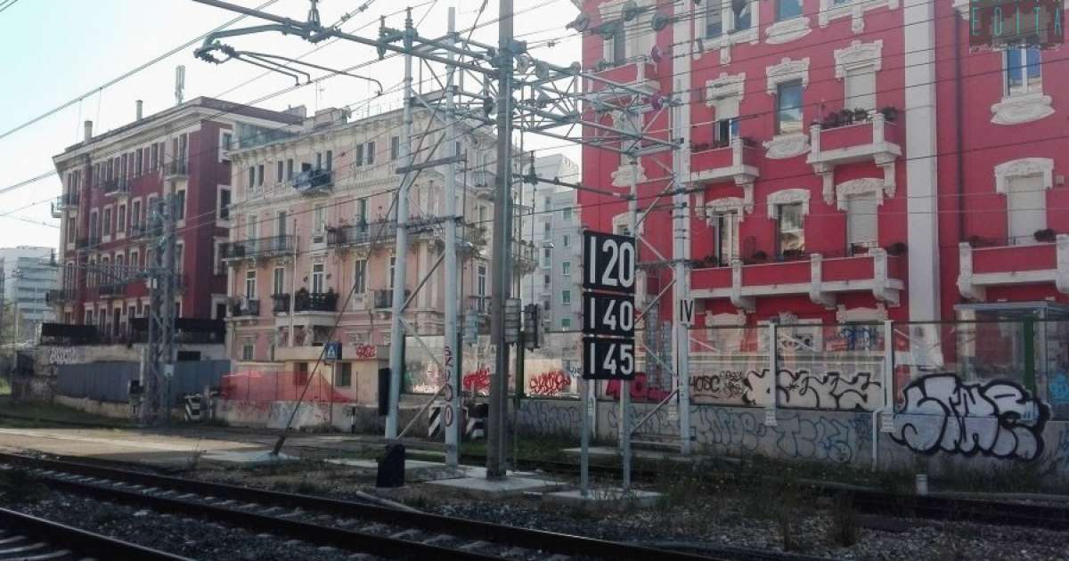 Palazzi liberty ingabbiati da binari e sottopassi: � l'elegante ma degradata via Tunisi